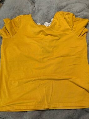 Yellow Lace-Trim Short Sleeve Women's Top